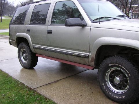 2000 Chevrolet Tahoe - This 2000 Chevrolet Tahoe SUV is shown from the side, highlighting its silver paint and aftermarket red running boards.