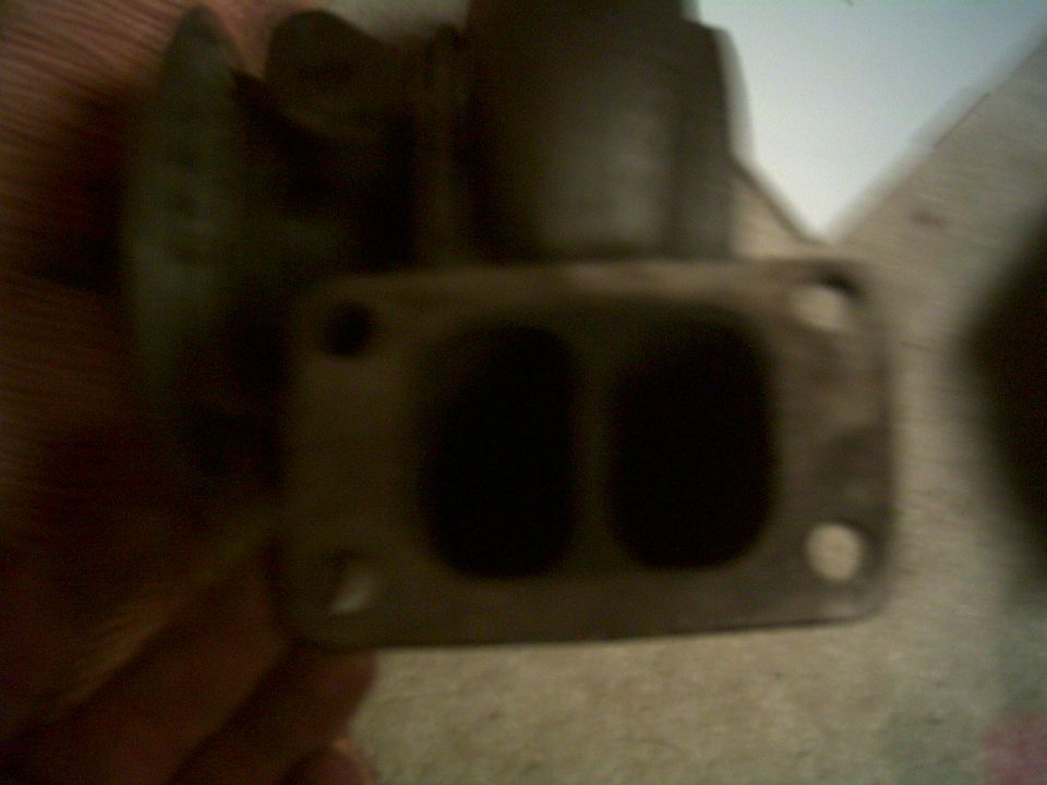 Exhaust manifold flange with two ports