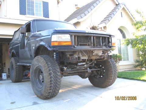 1994 Ford Bronco - This 1994 Ford Bronco is undergoing modifications, with its front end partially disassembled.