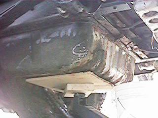 1986 Ford Bronco - No straps holding up the tank under the skid plate...bummer