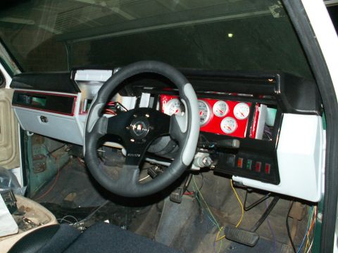 1983 Ford Bronco - new dash colour, gauges and colour co-ordinated steering wheel