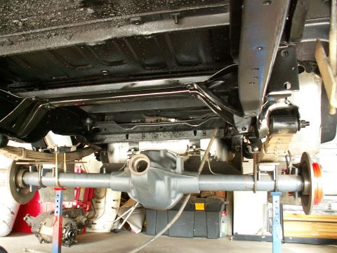 1983 Ford Bronco - rear underbody sound deadened and chassis resprayed....still need to paint rear diff black to go with red highlights