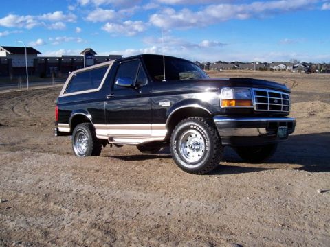 1996 Ford Bronco - This black 1996 Ford Bronco features tan two-tone paint and chrome wheels.