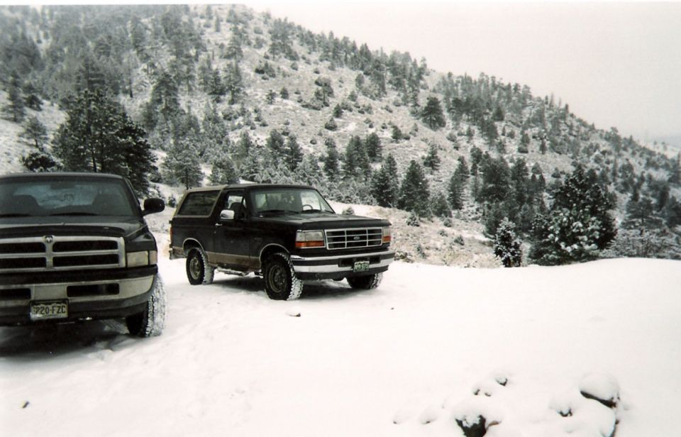 1996 Ford Bronco in snow, 3q-front view