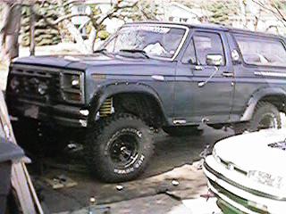 1986 Ford Bronco - This lifted Ford Bronco appears to be from the early 1980s, not a 1986 model.