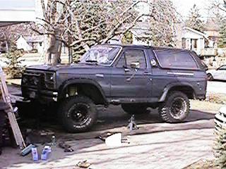 1986 Ford Bronco - This lifted Ford Bronco appears to be from the early 1980s, not a 1986 model as claimed.