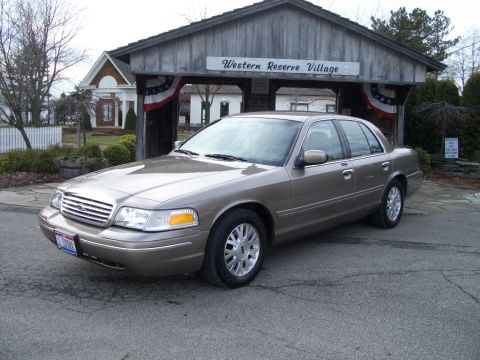 2003 Ford Crown Victoria photo