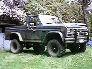 1986 Ford Bronco - This Ford Bronco appears to be from the early 1980s, not a 1986 model as claimed.