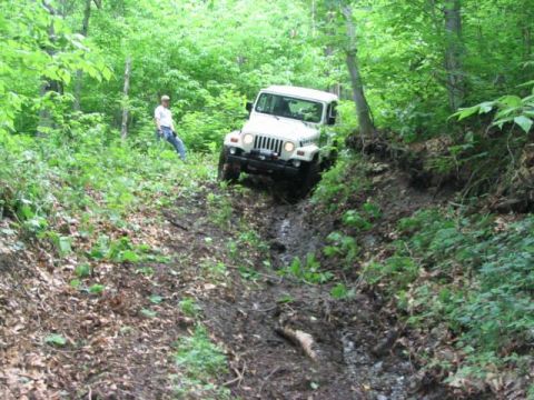 1986 Ford Bronco - Rob coming into an off camber straddle