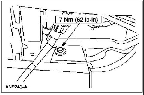 1996 Mercury Grand Marquis - Diagram illustrates the correct torque for a specific bolt and bracket assembly, indicating 7 Nm (62 lb-in).