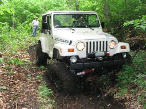 1986 Ford Bronco - Little flex on the straddle