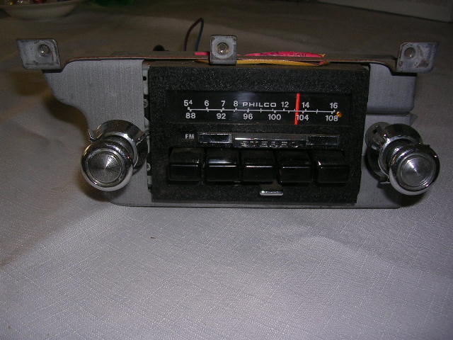 Philco car radio with push buttons and tuning knobs