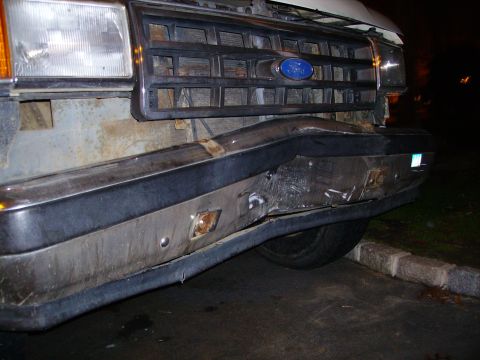 1989 Ford Bronco - This Ford truck's front end sustained damage, evident from the bent bumper and grille.