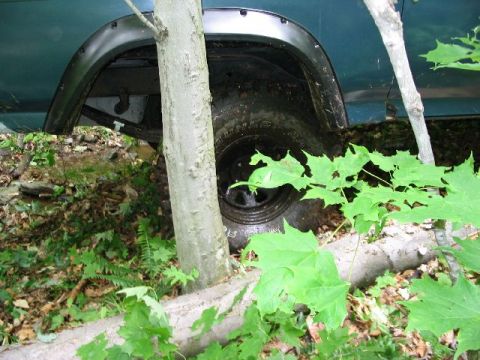 1986 Ford Bronco - for some reason that doesn't like square ... and no I don't have rear steering .. lost the axle for the first time