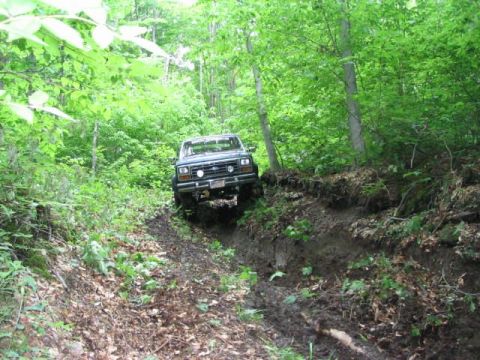 1986 Ford Bronco - My turn for the downhill straddle