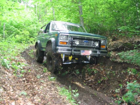 1986 Ford Bronco - Nicer shot digging the sidehill