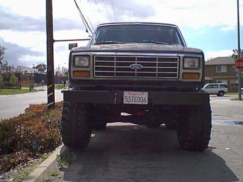 1983 Ford Bronco - another shot of the front plate mount