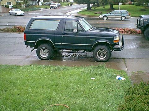 1983 Ford Bronco - here is the pass side after the lift was installed