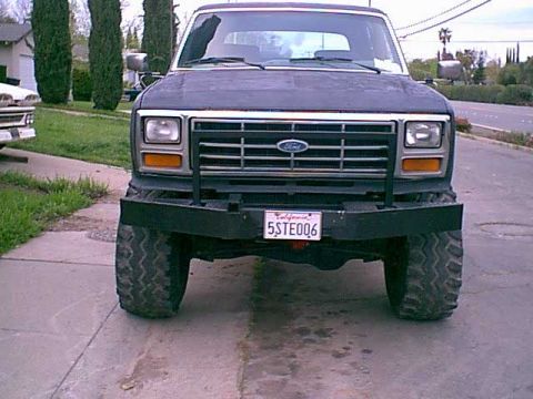 1983 Ford Bronco - here is a front view of the new grill guard.