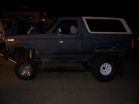 1983 Ford Bronco - stock front and 40s in the rear