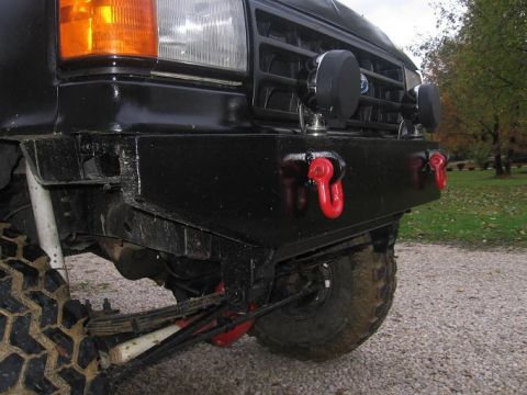 1991 Ford Bronco - This 1991 Ford Bronco features a heavy-duty aftermarket bumper with bright red tow hooks.