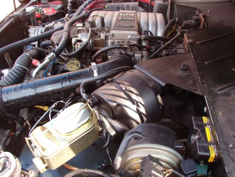 1975 Ford Bronco - The guy who continued the project in BR did good mechanical work, but I still haven't figured out why he changed the A/C compressor. And he…