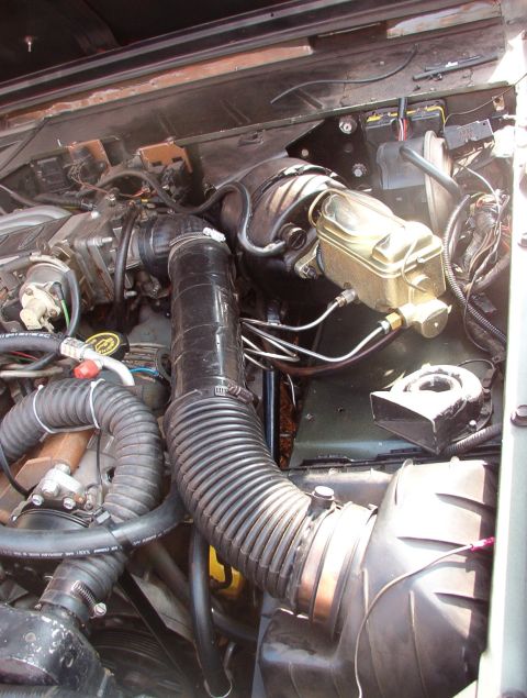 1975 Ford Bronco - There's barely enough room for the power brake system, and it still rubs the elbow coming off the throttle body. [url=http://www.supermotor…