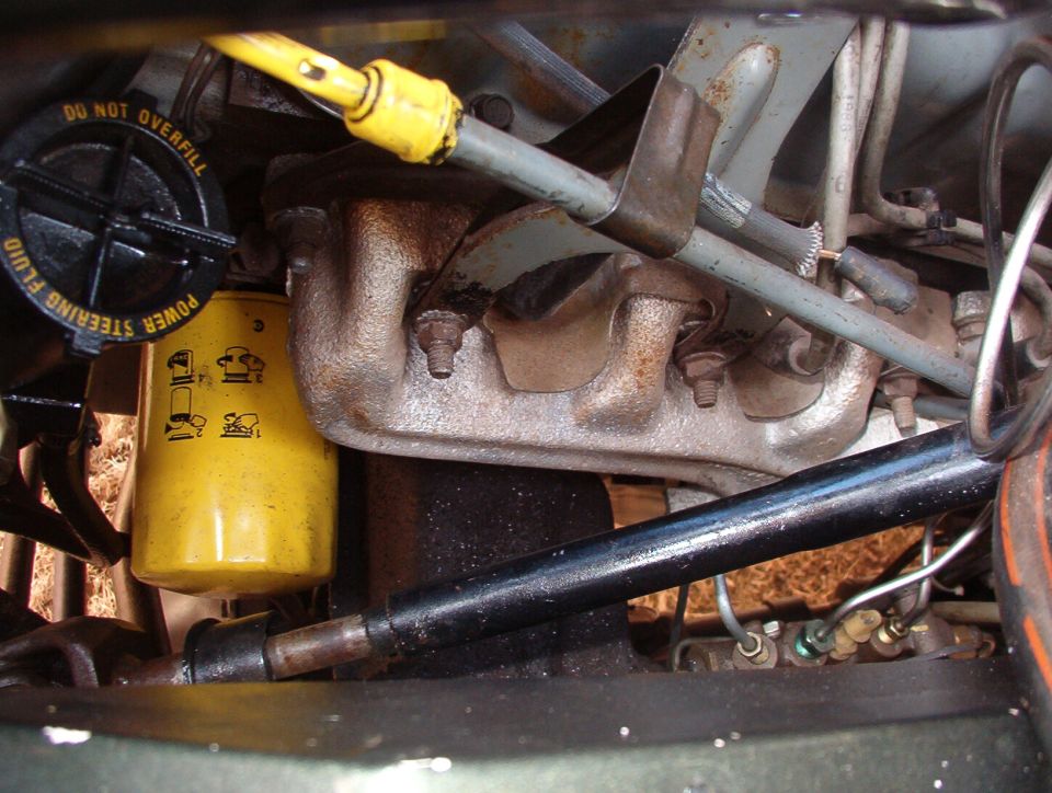 Looking down the L side of the engine showing the steering shaft that I had fabricated to join the '88 tilt/cruise column to the '75 power steering box.

The oil pressure sender wire is disconnected because the guy in BR managed to burn out that sender AND the temperature sender.

I plan to connect the brake pressure warning switch & the e-brake pedal switch eventually, but we have to decide where to put the warning light.