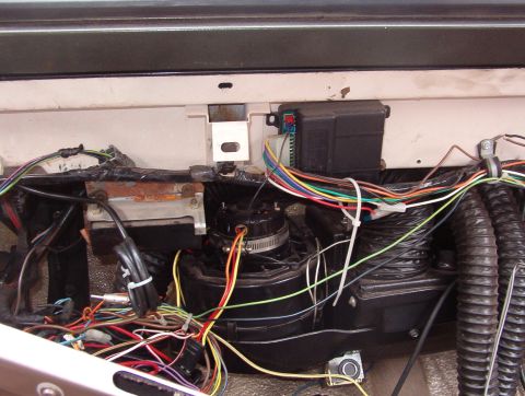 1975 Ford Bronco - The cruise module is in the lower L & the RKE is in the upper R. I managed to cross 2 sets of wires when I installed the RKE, so I have to…