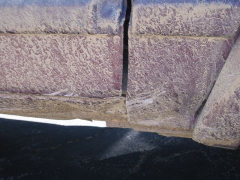 2000 Jeep Cherokee - Mud-caked lower body panels of a vehicle, with a Supermotors.net watermark.