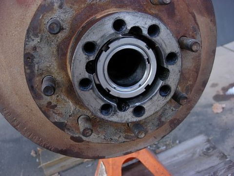 1987 Ford Bronco - the D60 nuts and lock washer all in, a tight fit but now my front and rear use the same tool.