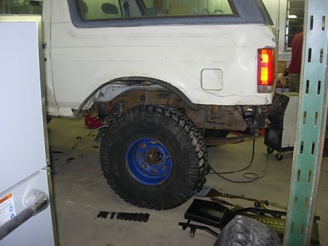 1987 Ford Bronco - the truck sitting on its own weight. stuff just tacked in