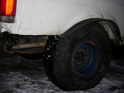 1987 Ford Bronco - the tire just goes into the fender. I should do a little trimming