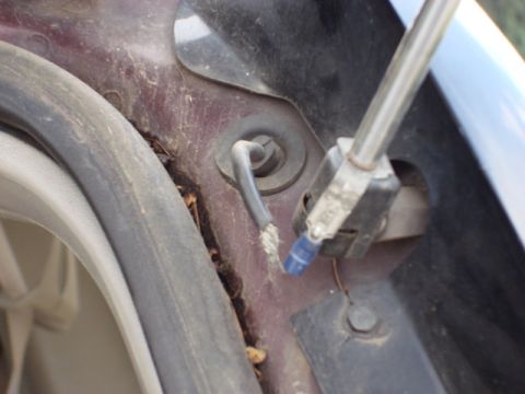 1983 Ford Bronco - here is the pass side connection.