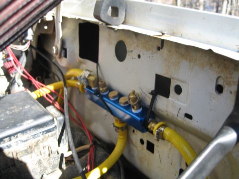 1996 Ford Bronco - This is the manifold I put in. The hose that goes into the bottom of the manifold is from the compressor. Two outlets are plugged. The righ…