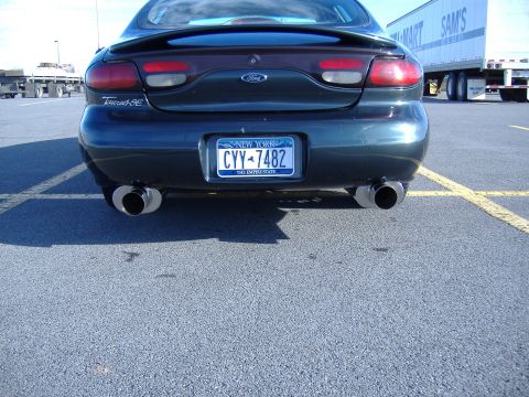 1998 Ford Taurus - Rear view of a 1998 Ford Taurus SE, dual exhaust pipes and a spoiler.