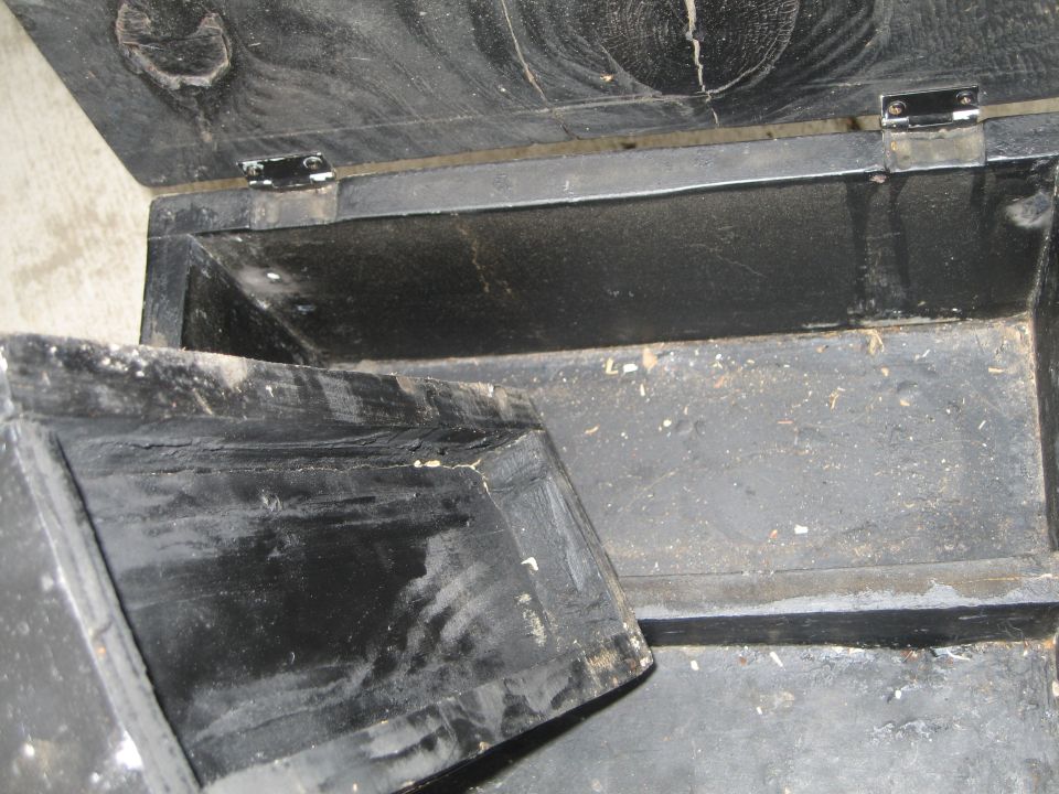 Show the 'secret' compartment.