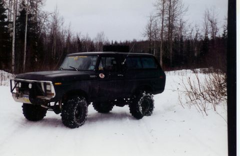 1978 Ford Bronco - This lifted 1978 Ford Bronco is equipped with a brush guard and oversized tires, ready for snowy terrain.