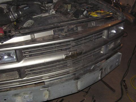 2000 Chevrolet Tahoe - Front grille and engine bay of a 1995 Chevrolet pickup truck, hood is open.