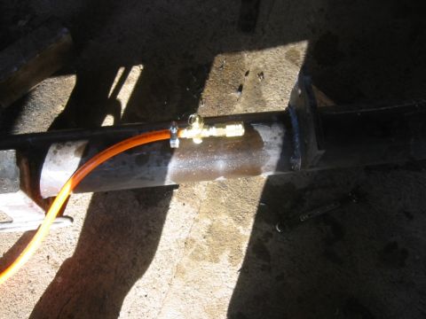 1995 Ford Bronco - air fittings on back