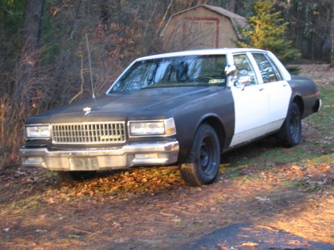 1991 Ford LTD Crown Victoria - This Chevrolet Caprice has a two-tone paint job and appears to be from the 1980s.