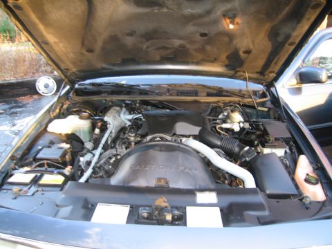 1991 Ford LTD Crown Victoria - Engine bay of a 1991 Ford Crown Victoria LTD, showing the V8 engine and associated parts.