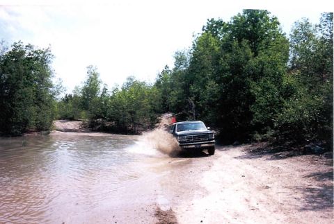1985 Ford Bronco - heres daves mud run