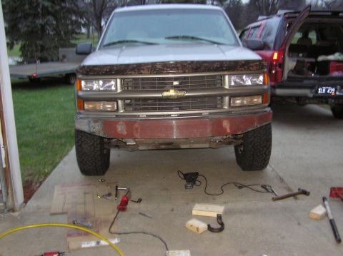 2000 Chevrolet Tahoe - Front view of a 2000 Chevrolet Tahoe, showing the bumper and surrounding area with tools.