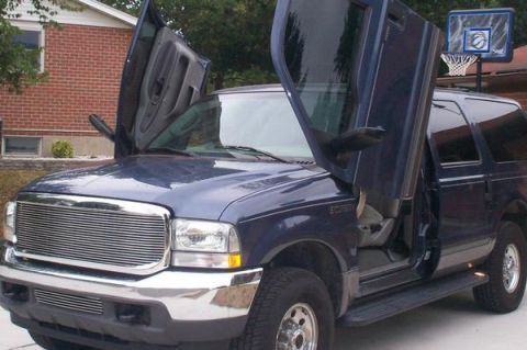 2000 Ford Excursion - Man I kinda like it. LOL