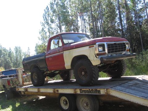 1974 Ford F-100 - Ford F-100 pickup truck on a trailer, with another vehicle behind it.