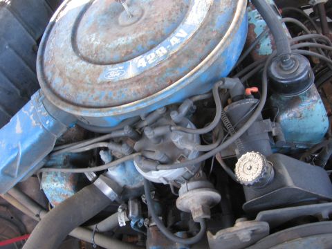 1974 Ford F-100 - Close-up of a Ford 429-4V engine, showing the air cleaner and distributor.