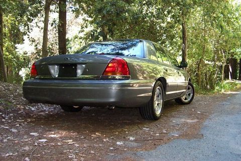 2002 Ford Crown Victoria photo