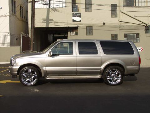 2000 Ford Excursion photo