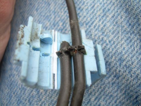 1984 Ford Bronco - These connections corrode, heat up, and melt. BAD!~